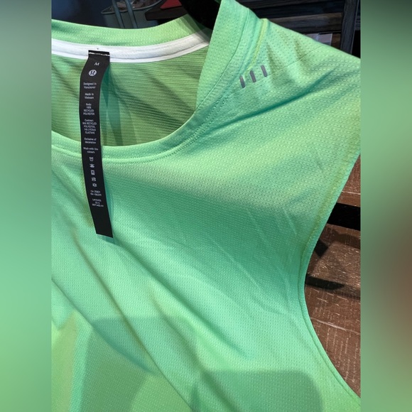 ✨Host Pick ✨ Lululemon Men’s Lightweight Trail Running Tank Top - Picture 11 of 12